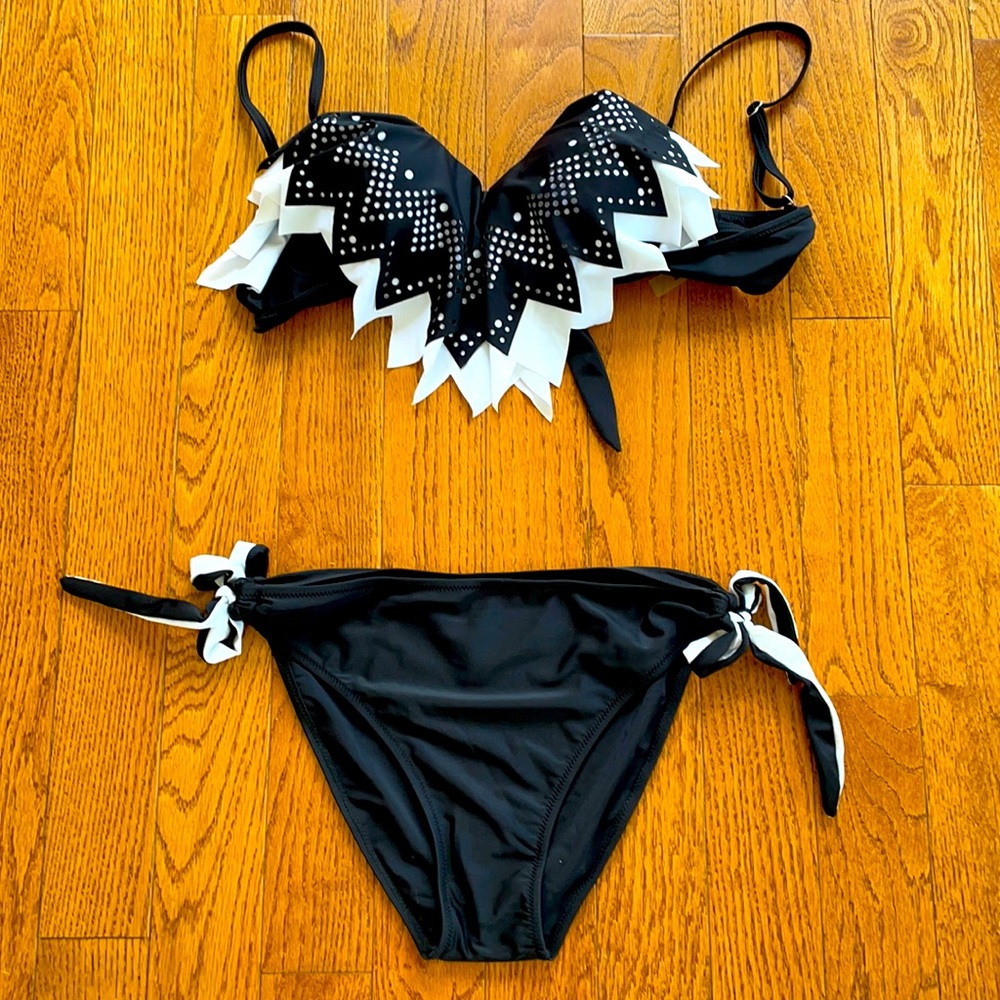 NWOT Womens Blank/White 2 Piece Bikini